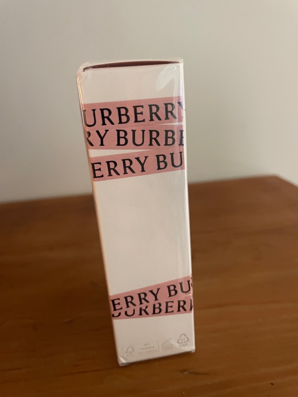 ☔️ NEW IN SEALED BOX Burberry Her - Picture 6 of 7